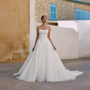 Customized Strapless Lace Appliques Sleeveless Wedding Dress A-Line Backless Zipper And Buttons Bridal Gown robe de mariée